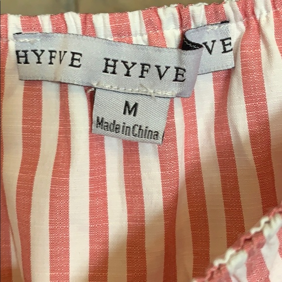 Cute bell sleeve top - Picture 2 of 3